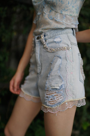 SP003JEHL23_ Short jean with Lace embroidered trim