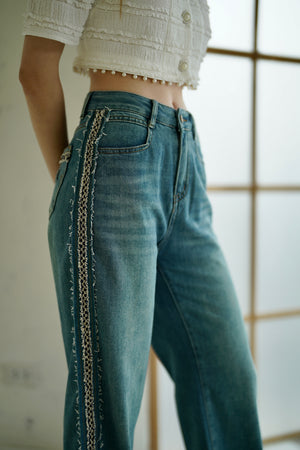 JE002JEFA24_ wided leg Jean with special trim