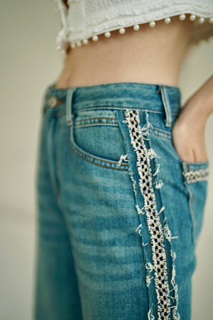 JE002JEFA24_ wided leg Jean with special trim