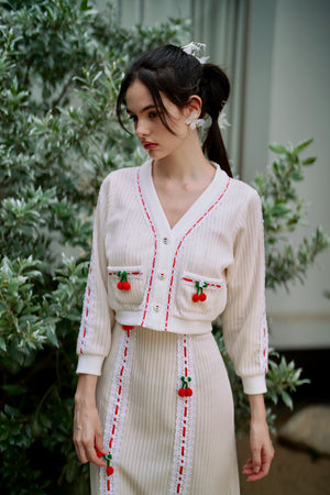 CG001WHSP24_Knit Cropped Sweater with Cherry Embroideries
